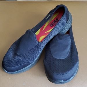 Women sketchers Gogamax slip on black shoe sz. 8.5